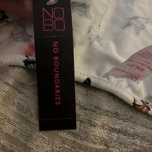 No boundaries love sleeve tee with butterfly’s - Picture 6 of 6